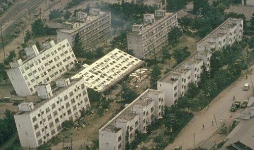 Effects of soil liquefaction caused by the earthquake on apartment buildings in Niigata